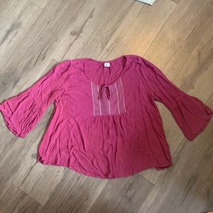 Burgundy O’Neill shirt, with light pink detailing on the front. Medium size